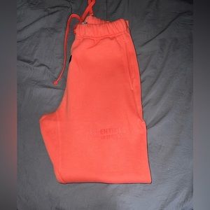 Essentials hoodie ( fear of god )